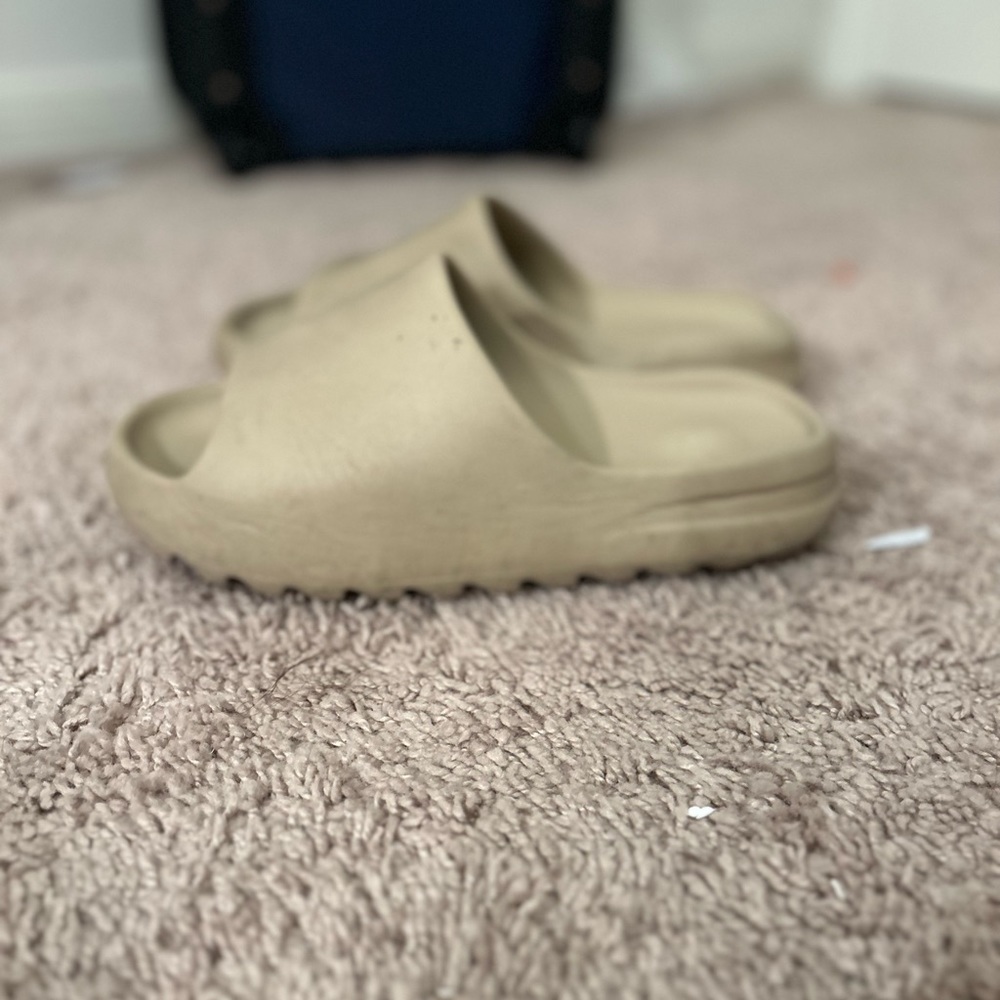 Yeezy slides - Picture 2 of 5